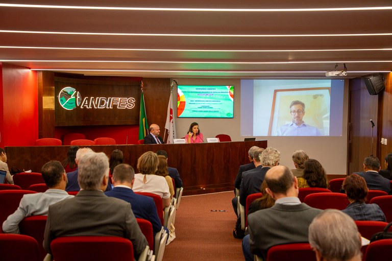 Em seminário, representante do MDHC aponta enfrentamento ao discurso de ódio para preservação da democracia